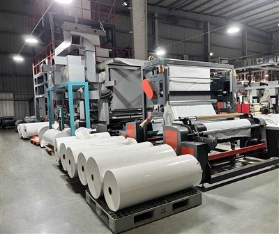 Hvor brede kan plastemballagefilmruller være?